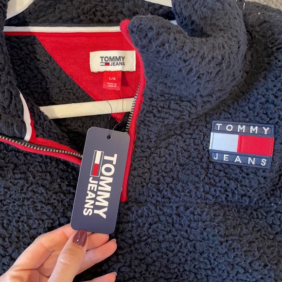 Large Tommy Hilfiger Jeans, crew neck, fleece jacket 💙❤️ - Picture 3 of 6